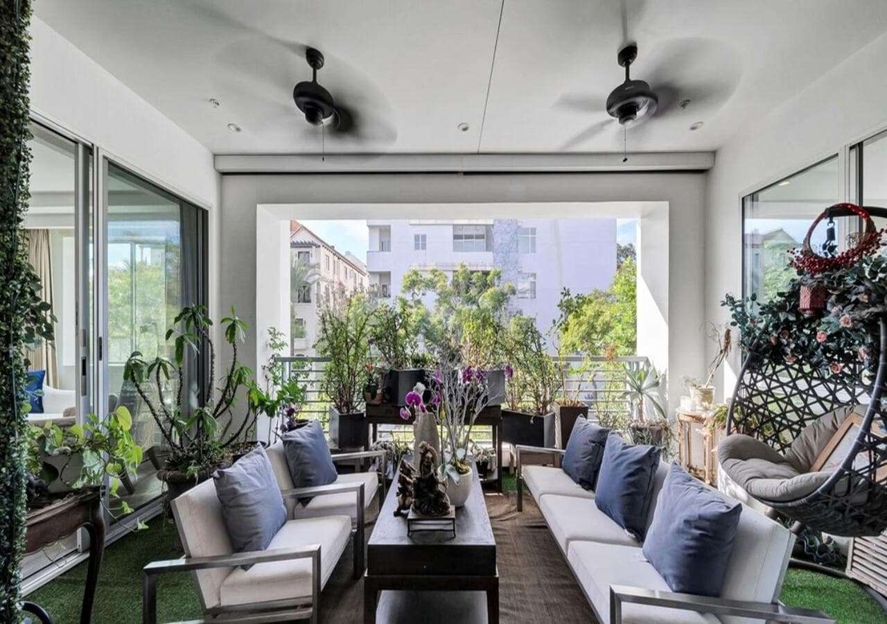 Expansive 3 Bedroom Stunning Apartment
