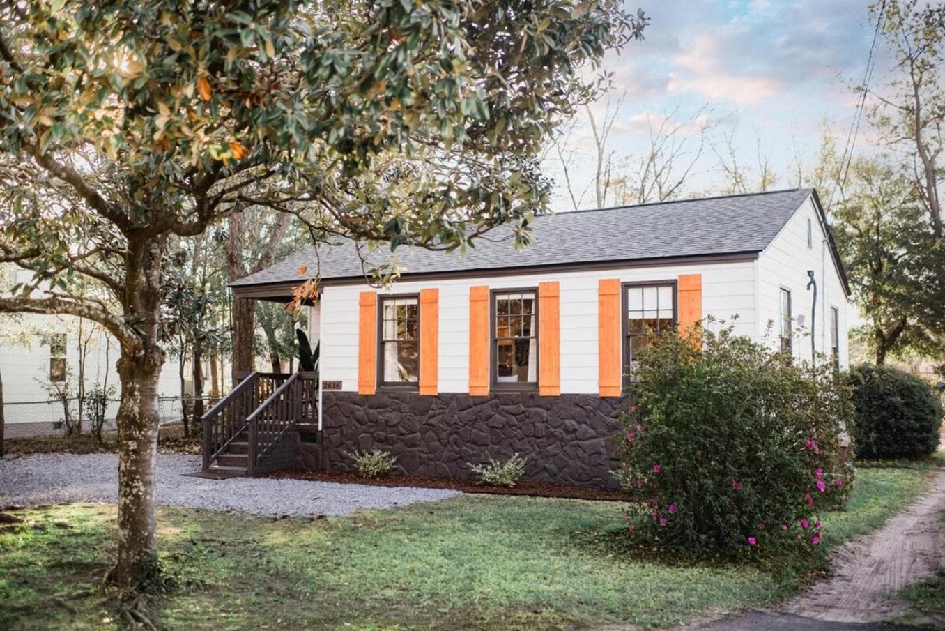Central Location, Pet Friendly Fenced Backyard!