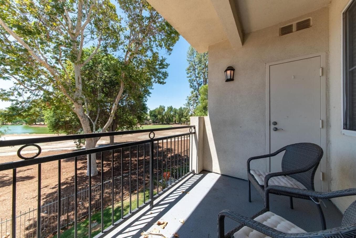 Sky Luxury 2BDRM Suite Deluxe Living Cali
