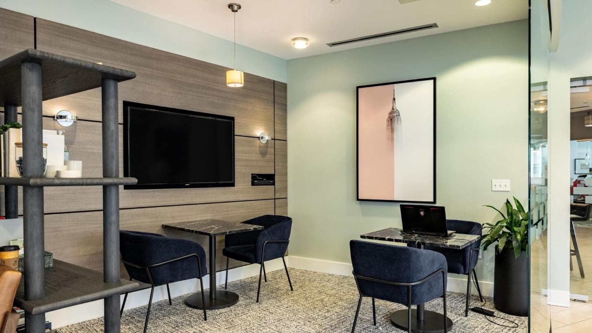 Modern Apt with Kitchen and Gym