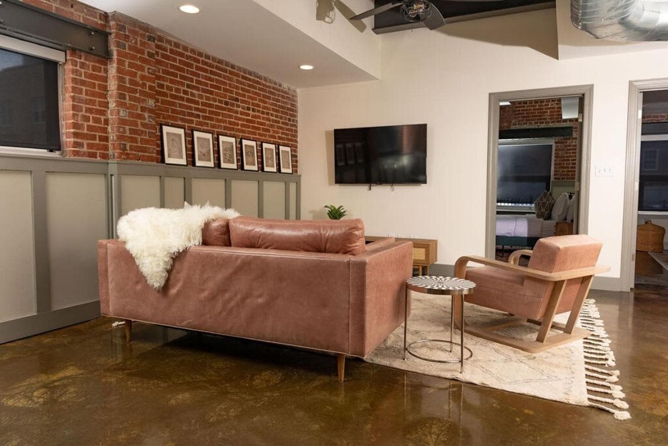 Luxury 2 Br Apartment With Modern Accents Downtown