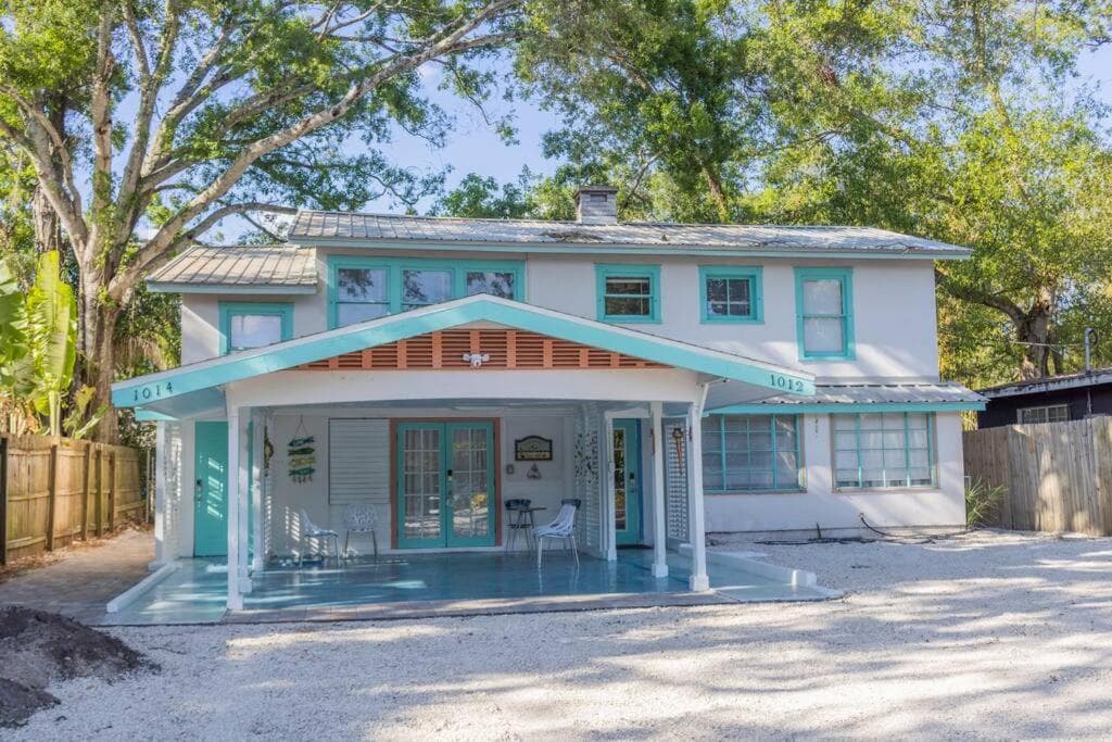 2BR at Lecom Park Downtown Beaches & Ample Parking Space
