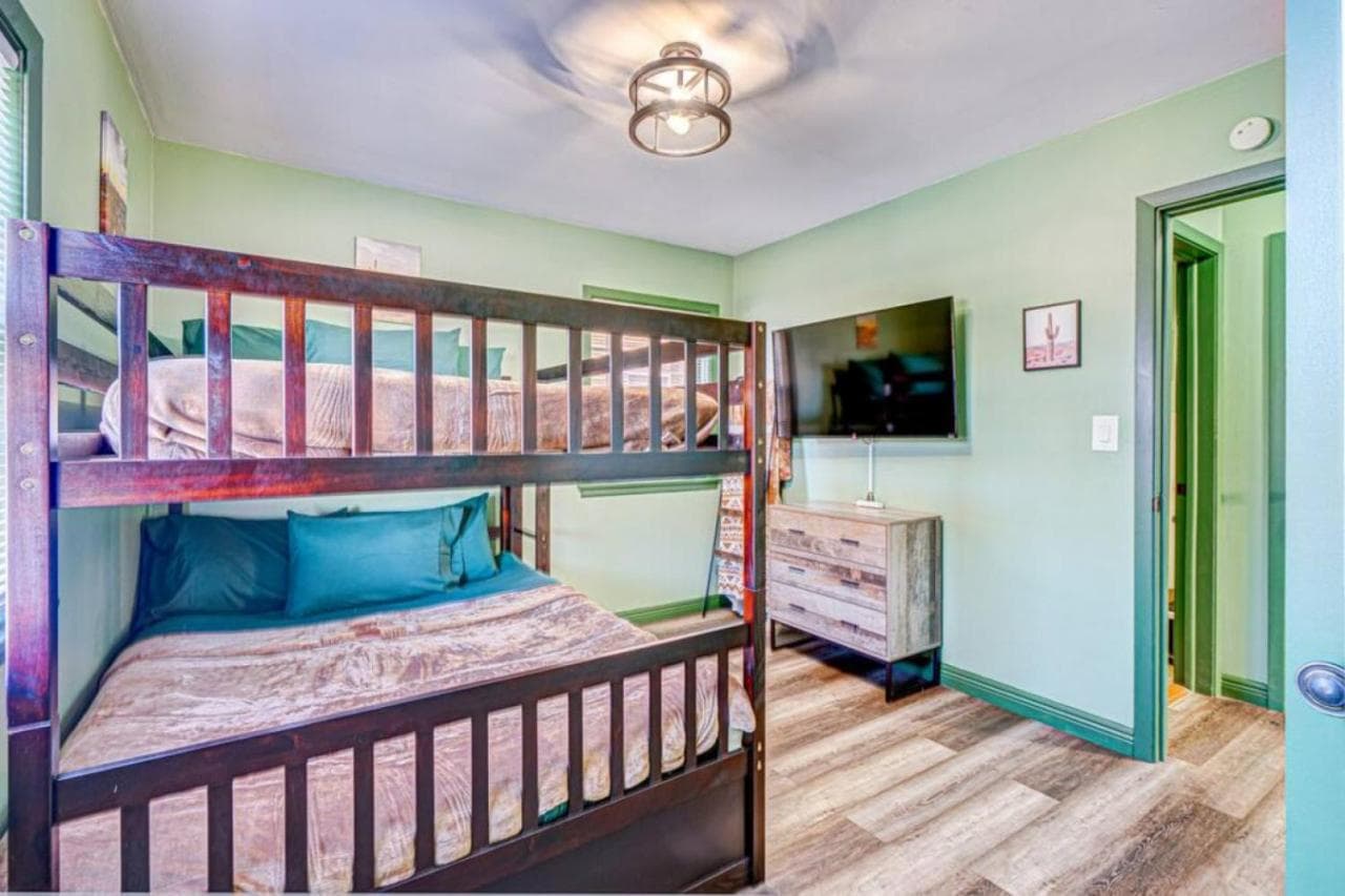 2BR Near OHare Oak Park Coffee Nook
