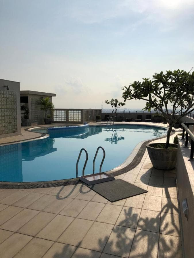 Hedges Court - Town Hall 7th Floor 3BR 2 Bath Apartment
