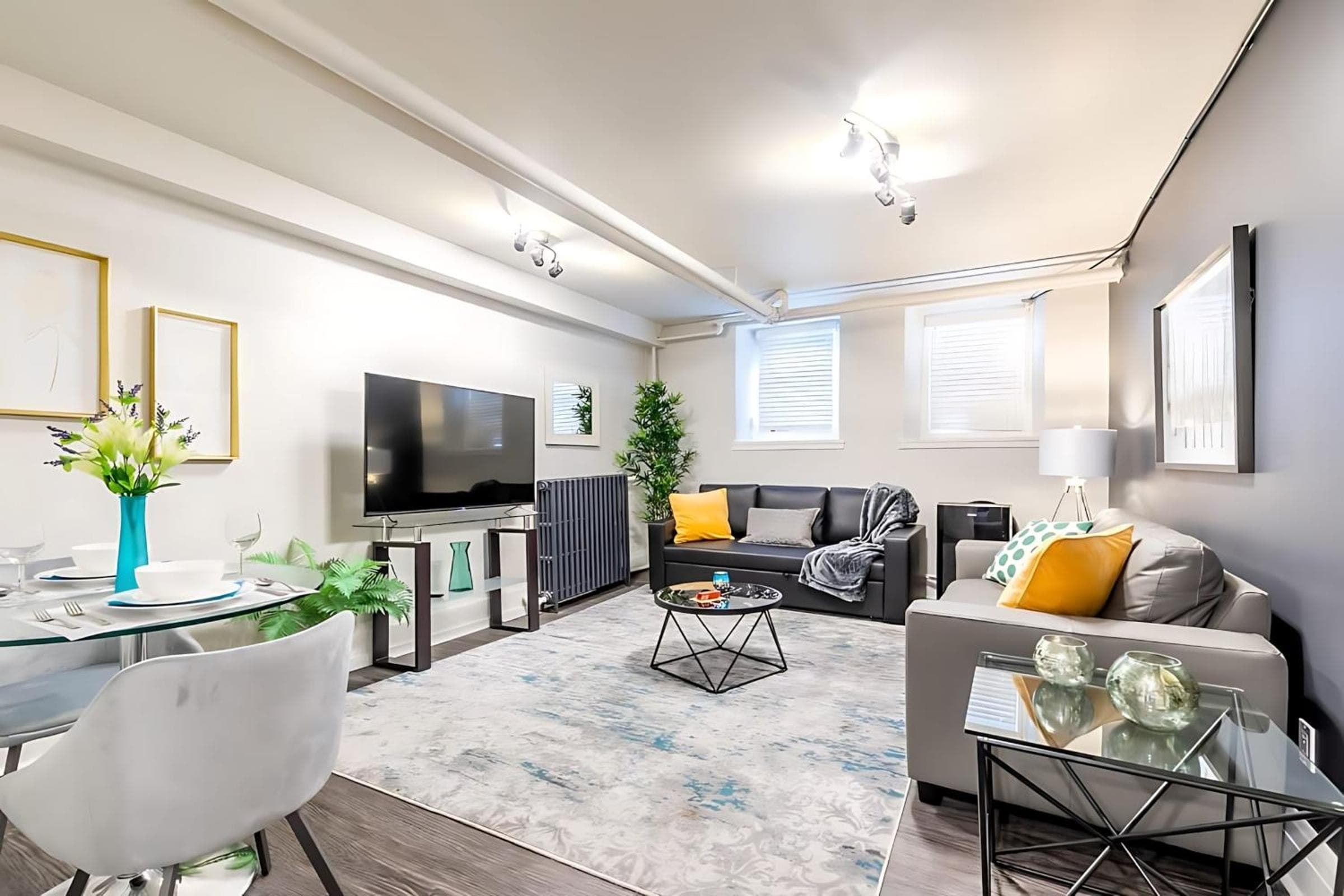 Modern 2BR Condo - Centrally Located Downtown