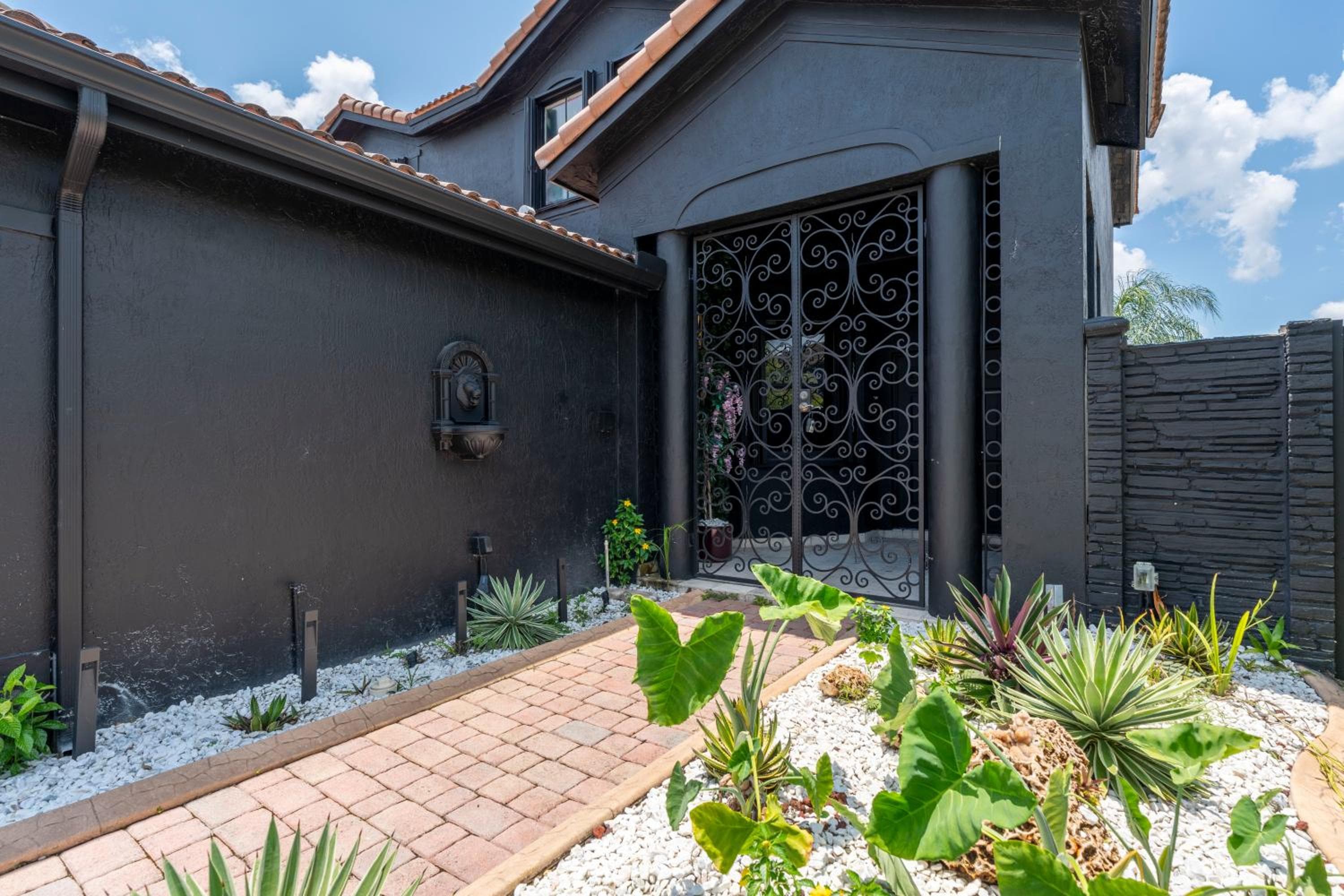 Avatar Luxe Villa 5BR w Cinema, Pool, Game Room & BBQ