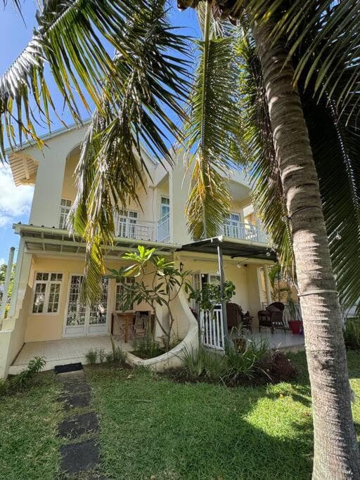3bedroom house, pool & garden!