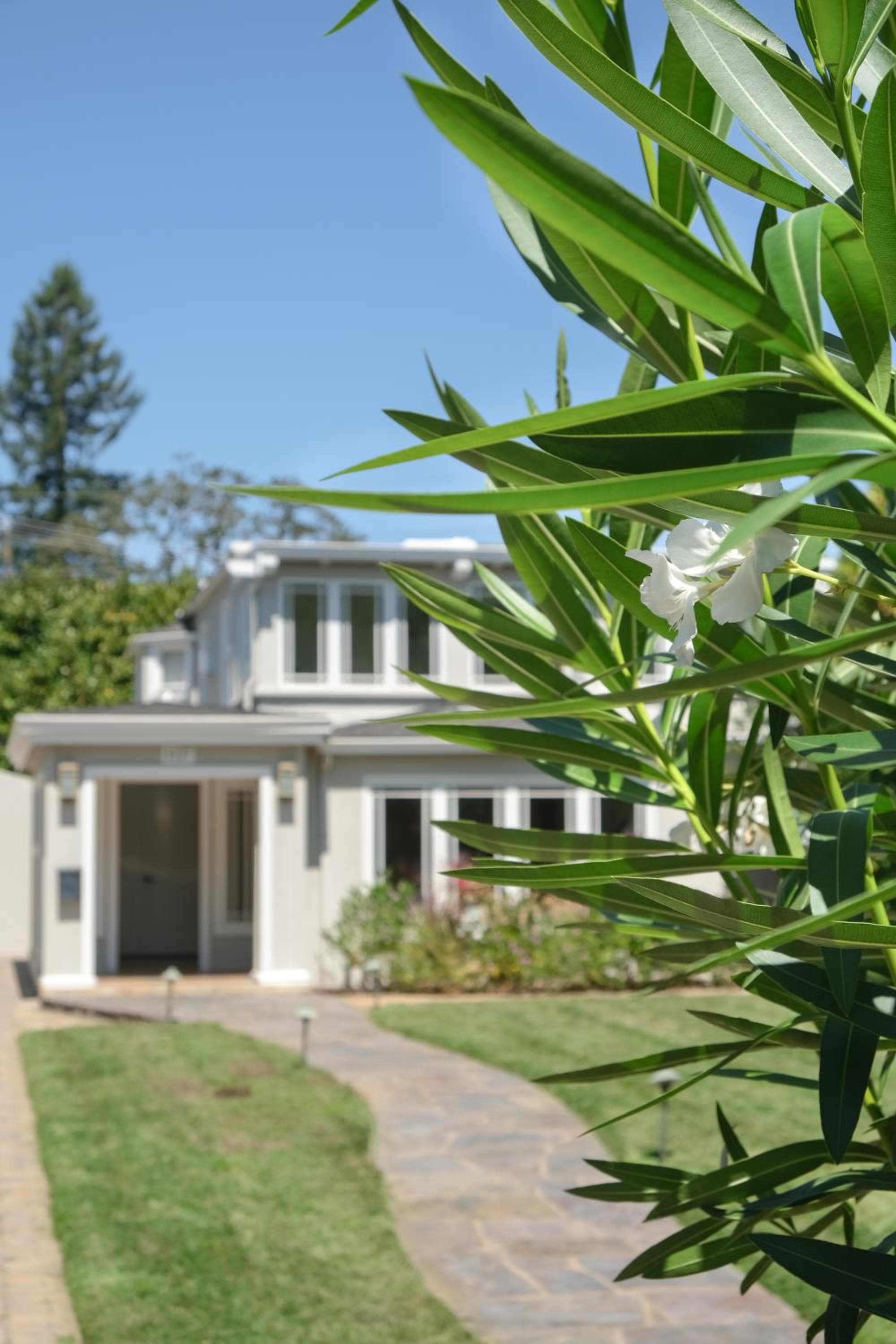 PA Retreat Oasis near Stanford New Furniture