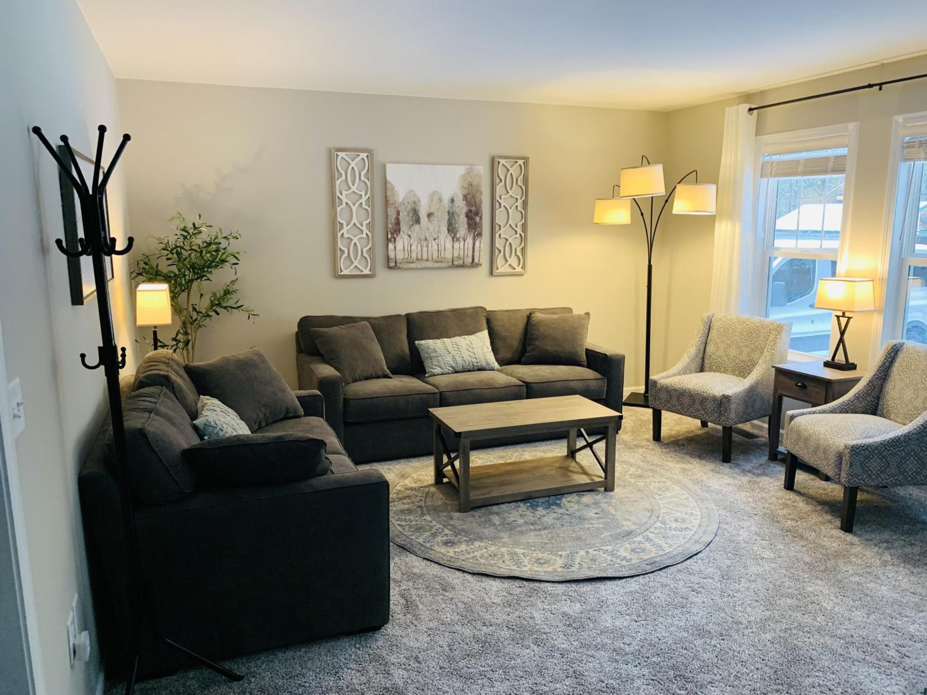 Cheerful 3 Bedroom Home on Wooded Acre