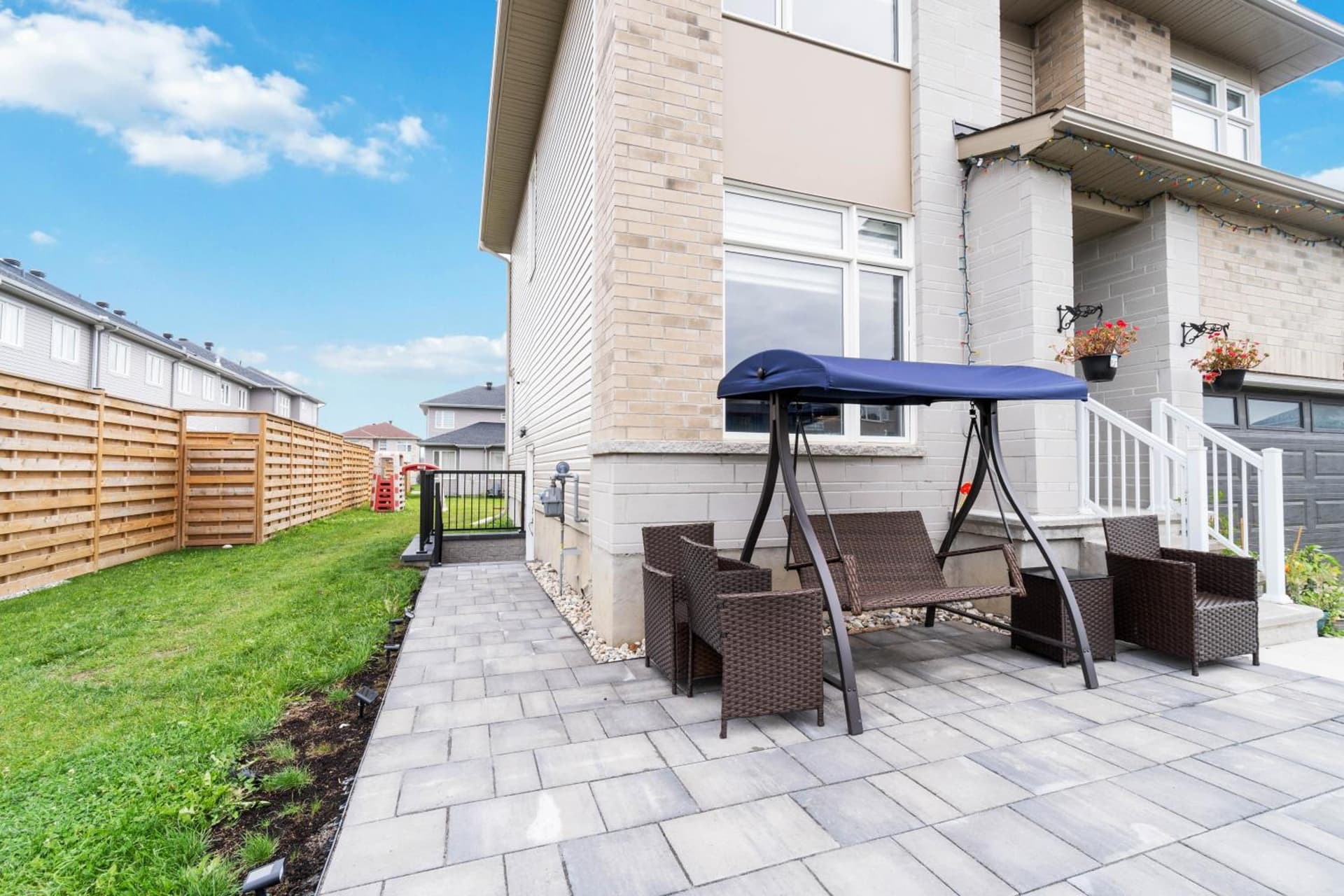 Cozy and Private Basement Suite with All Amenities