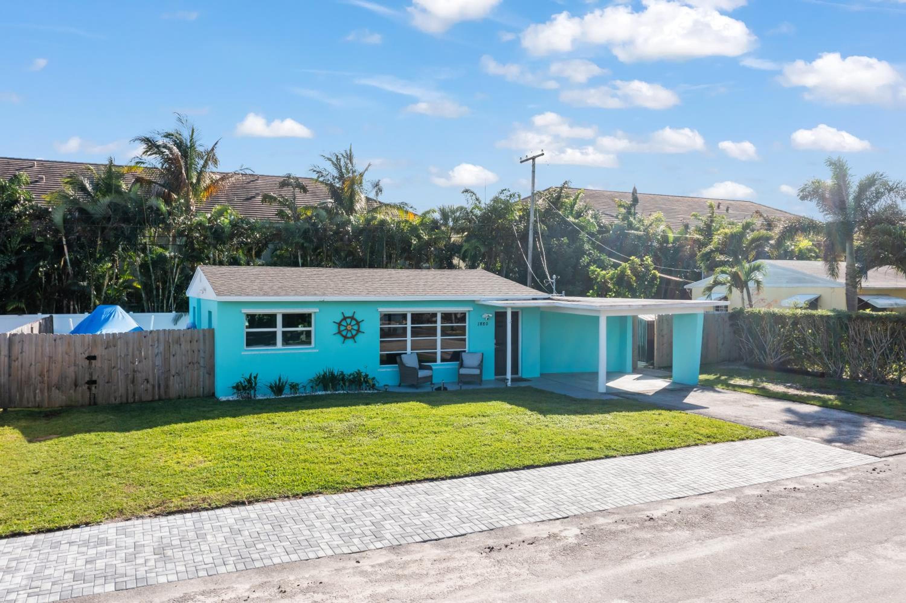 North Palm Beach Surf Shack - Parkyourboat!