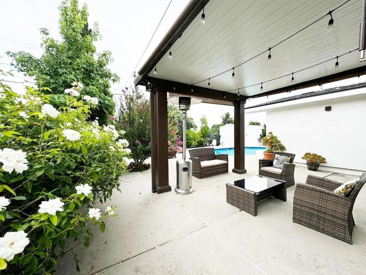 Luxurious 3BR-2BA Oasis with Private Pool - FR-WHI