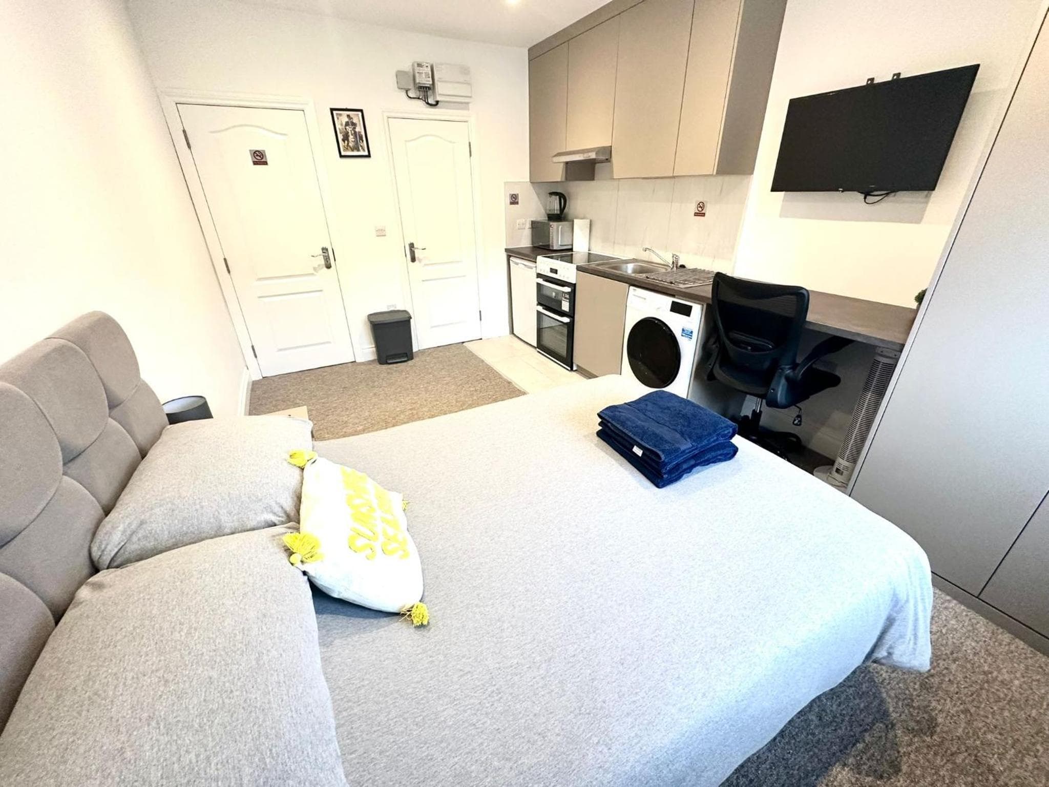 Bright Modern, Private Apartment,15 Mins To Central London