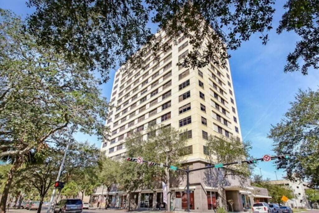 Cozy Downtown Condominium