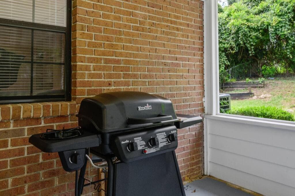 Tally's Sapphire Sleeps12 near FSU, Capitol, Golf Club with Game Room, Projector and Patio