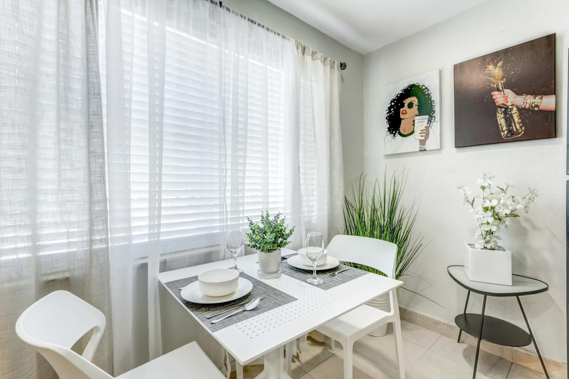 Cozy Casita Luna near beach 60in TV 625 mbps wifi