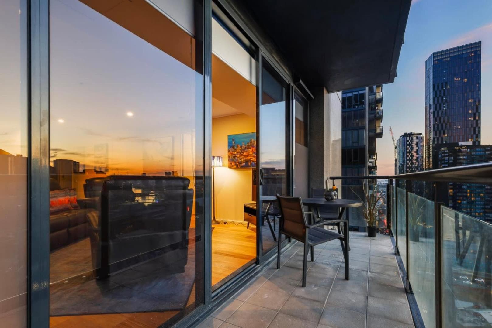 Exceptional Apartment in Southbank with 2 Car Parks
