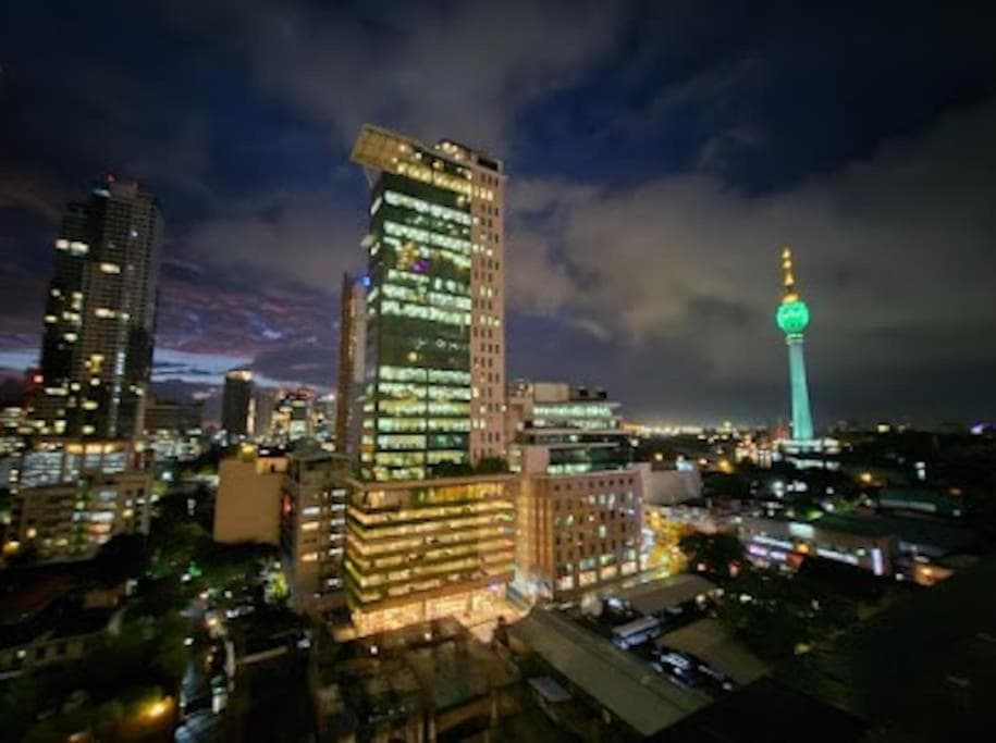 Colombo Skyline Luxury Apartments at Tri-Zen - Pool and Amazing City Views