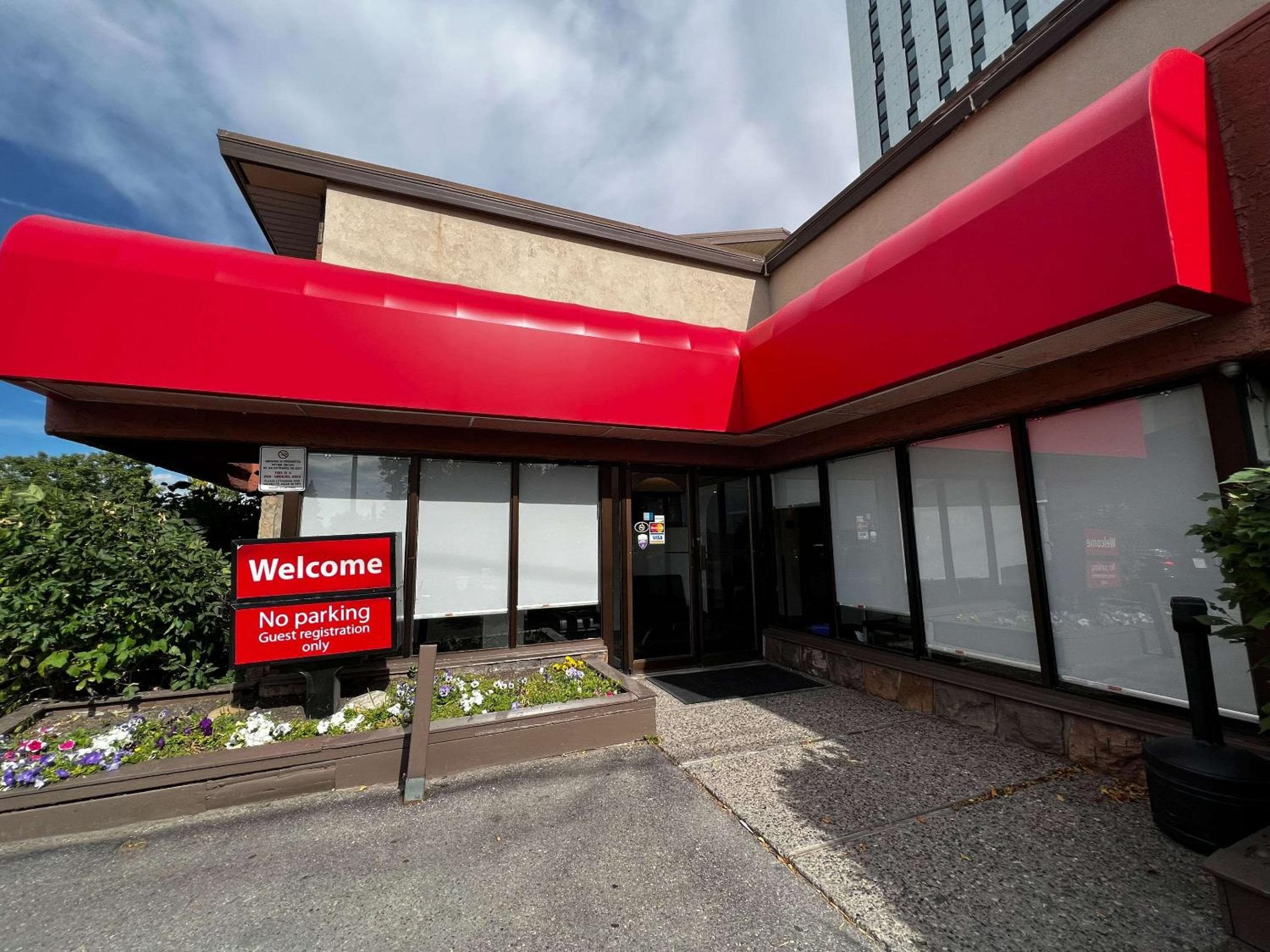Econo Lodge Calgary Motel Village