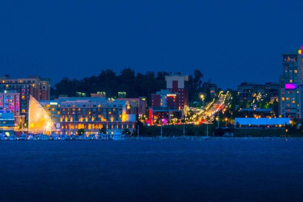 Luxurious National Harbour home