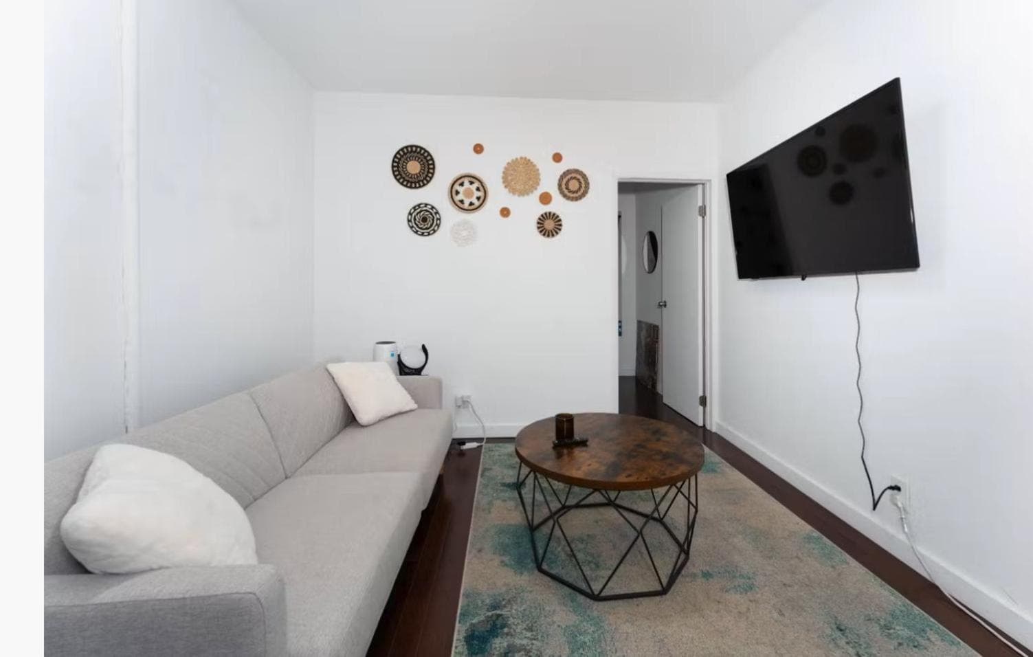 Private Bedroom with Shared Bathroom in Union Square Downtown Manhattan - Steps from the Best Dining & Nightlife!