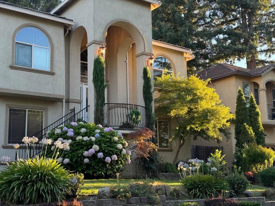 Charming European Style Villa near Fair Oaks Bridge