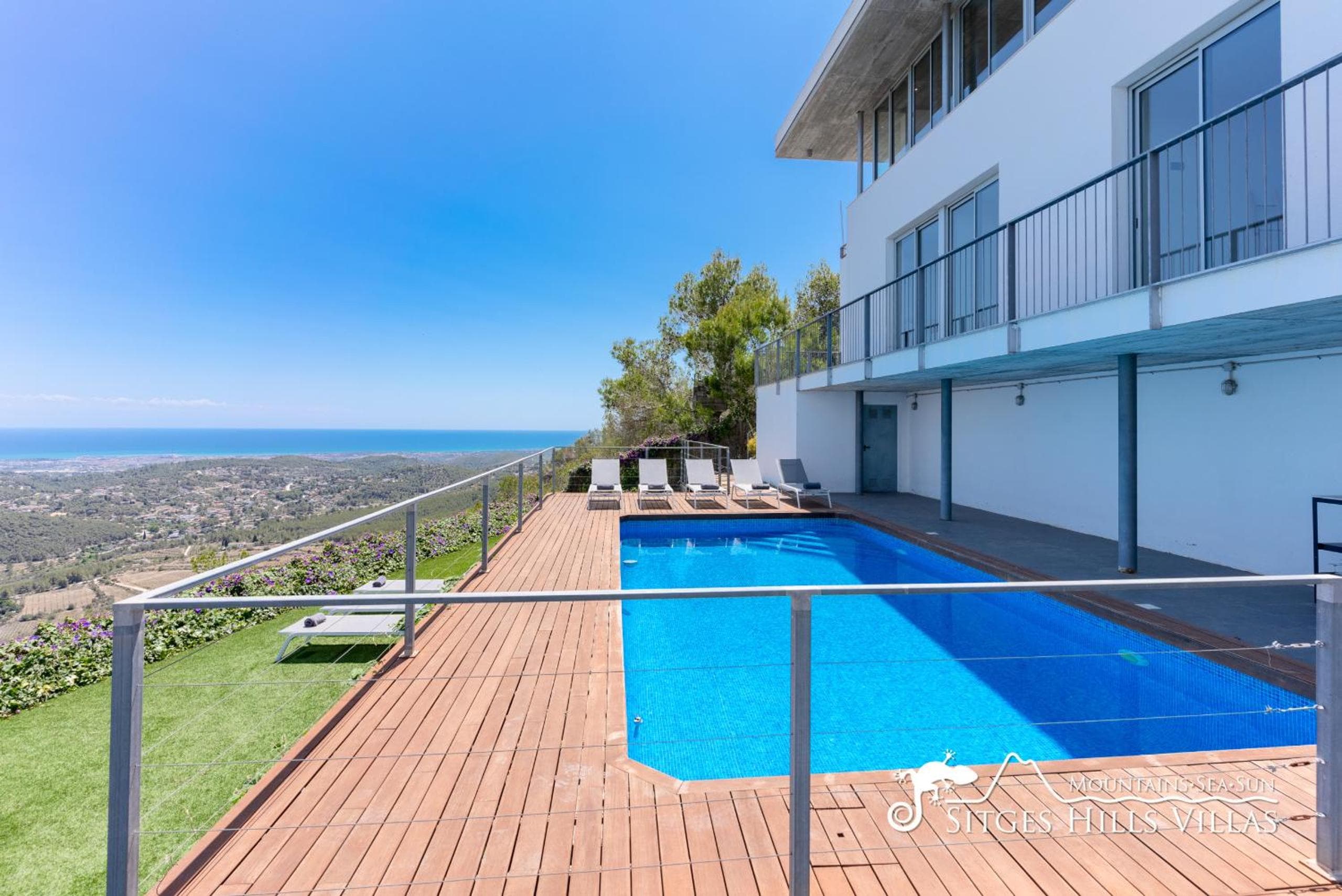 Stunning views to sea from Modern Villa El Mirador near Sitges