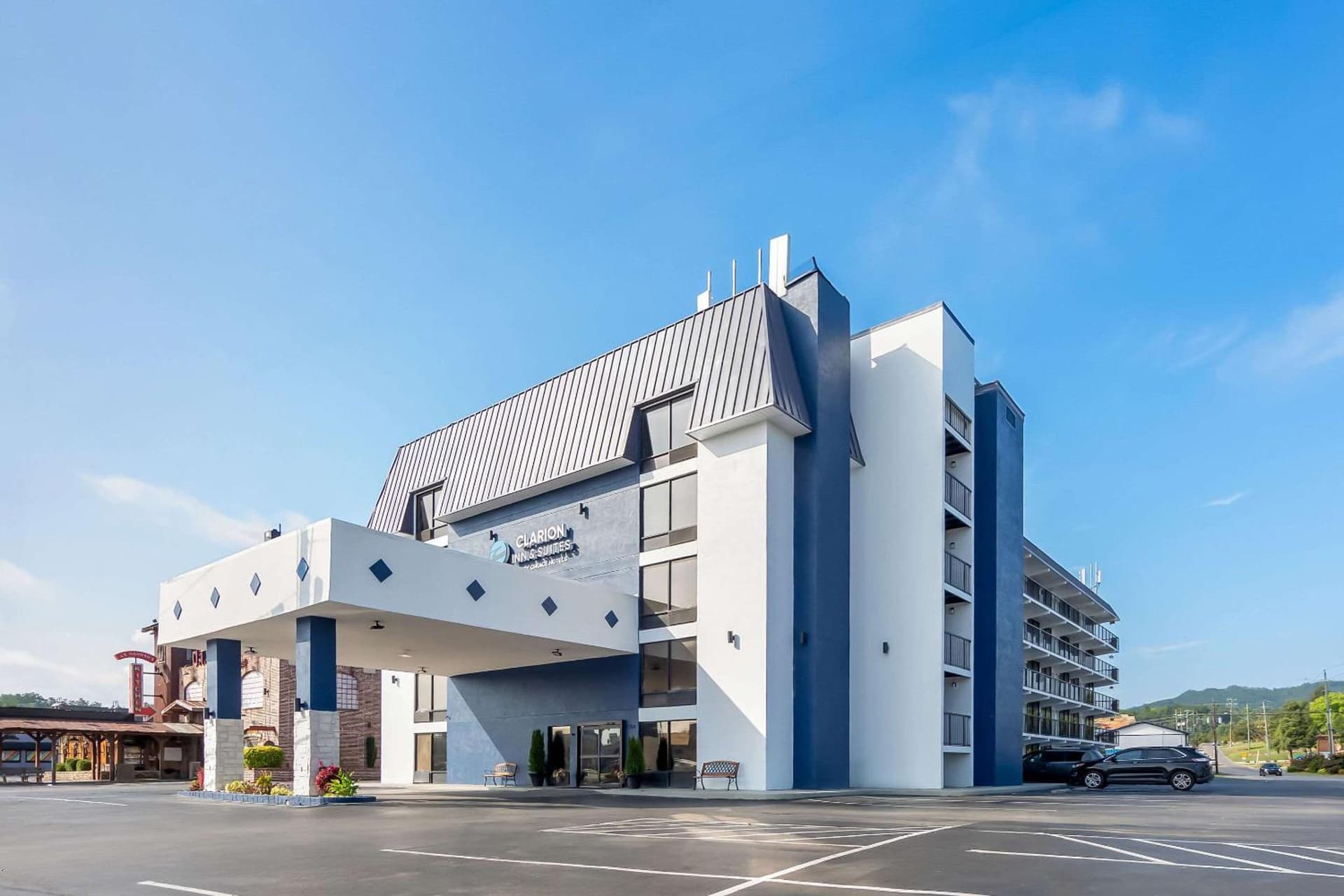 Clarion Inn & Suites near the Leconte Center Pigeon Forge