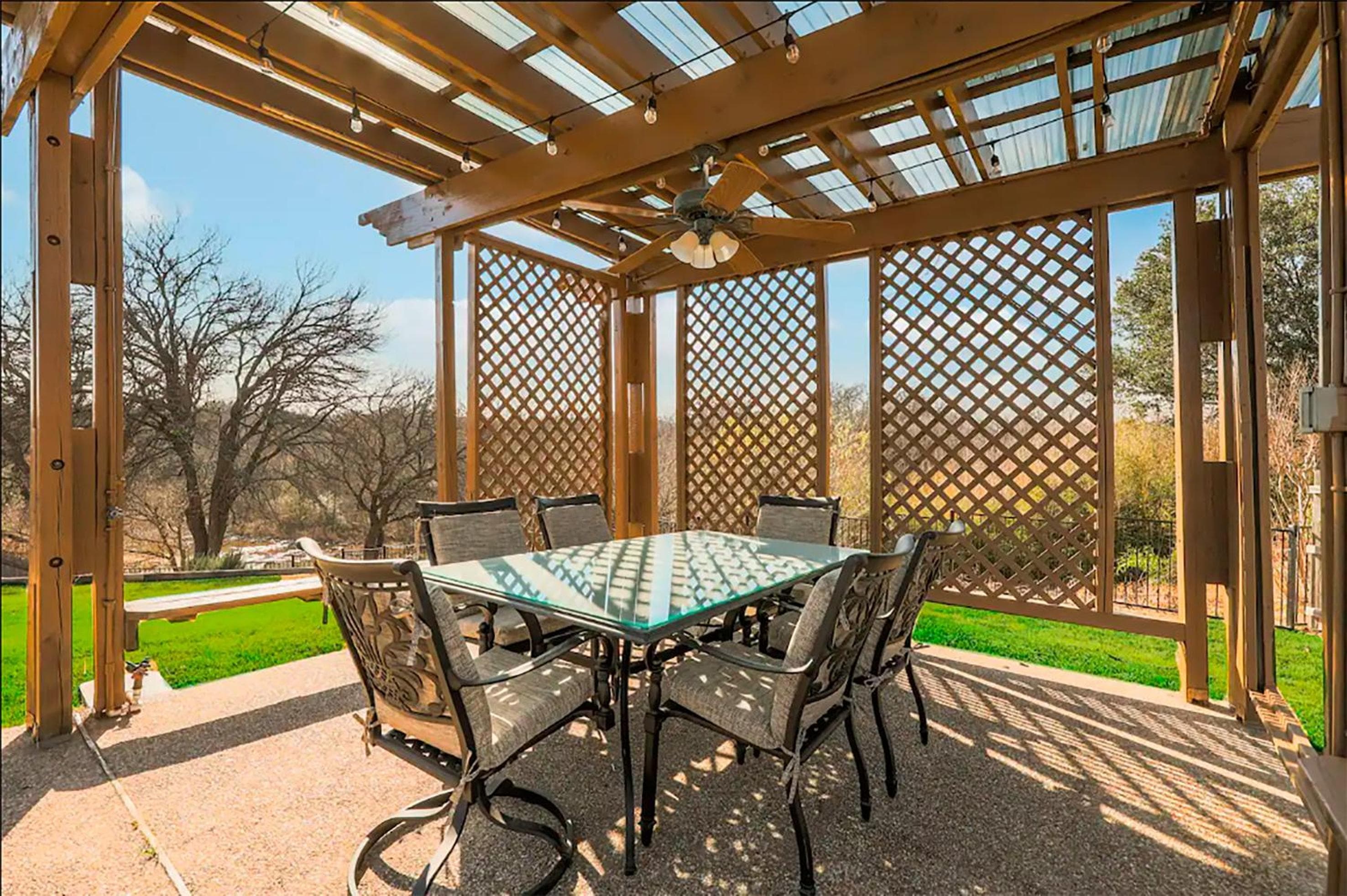 Elite 4BR 2BA Holiday Home with Hot Tub, Pool, and BBQ
