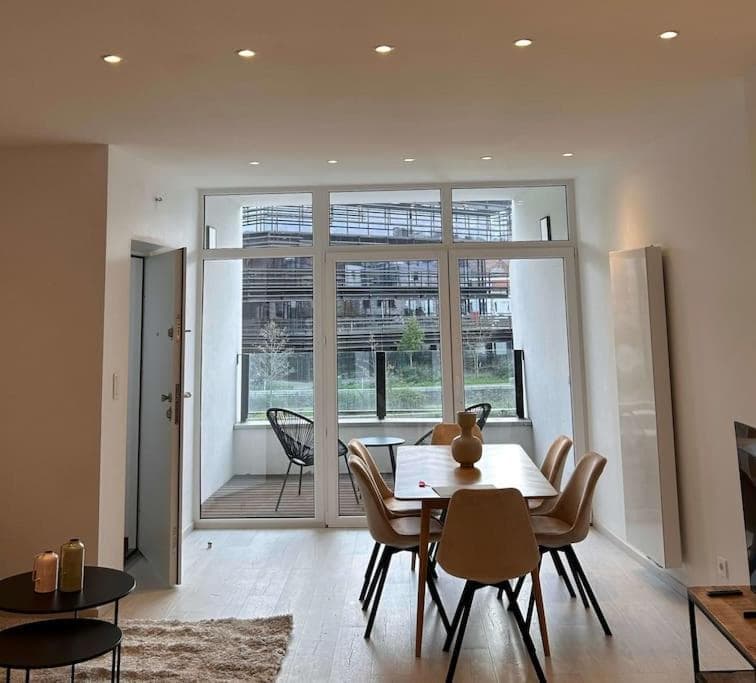 Wonderful central 2BR Ghent apt w view on Leie