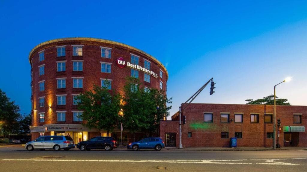 Roundhouse Suites