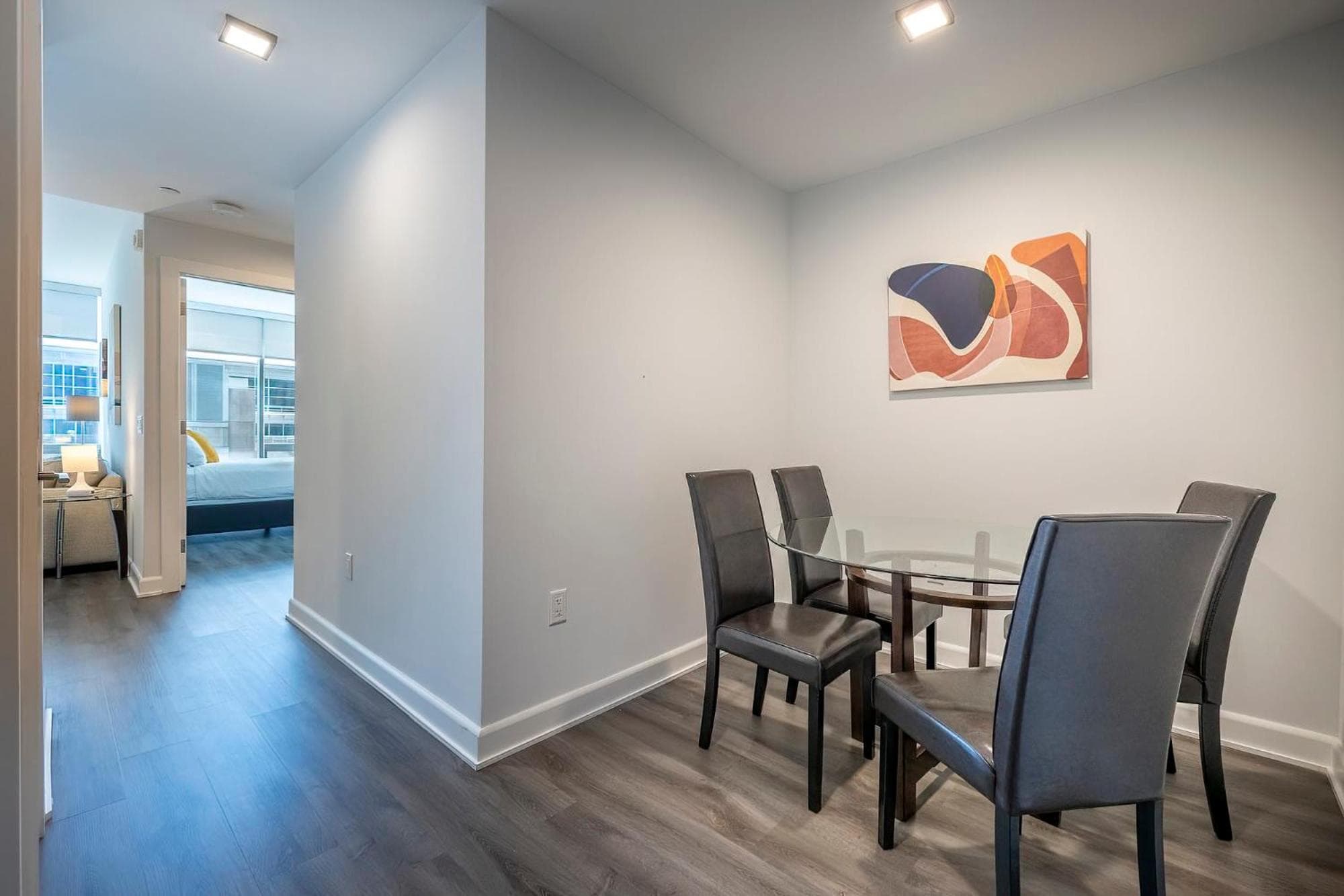 Modern Apt Close to Downtown