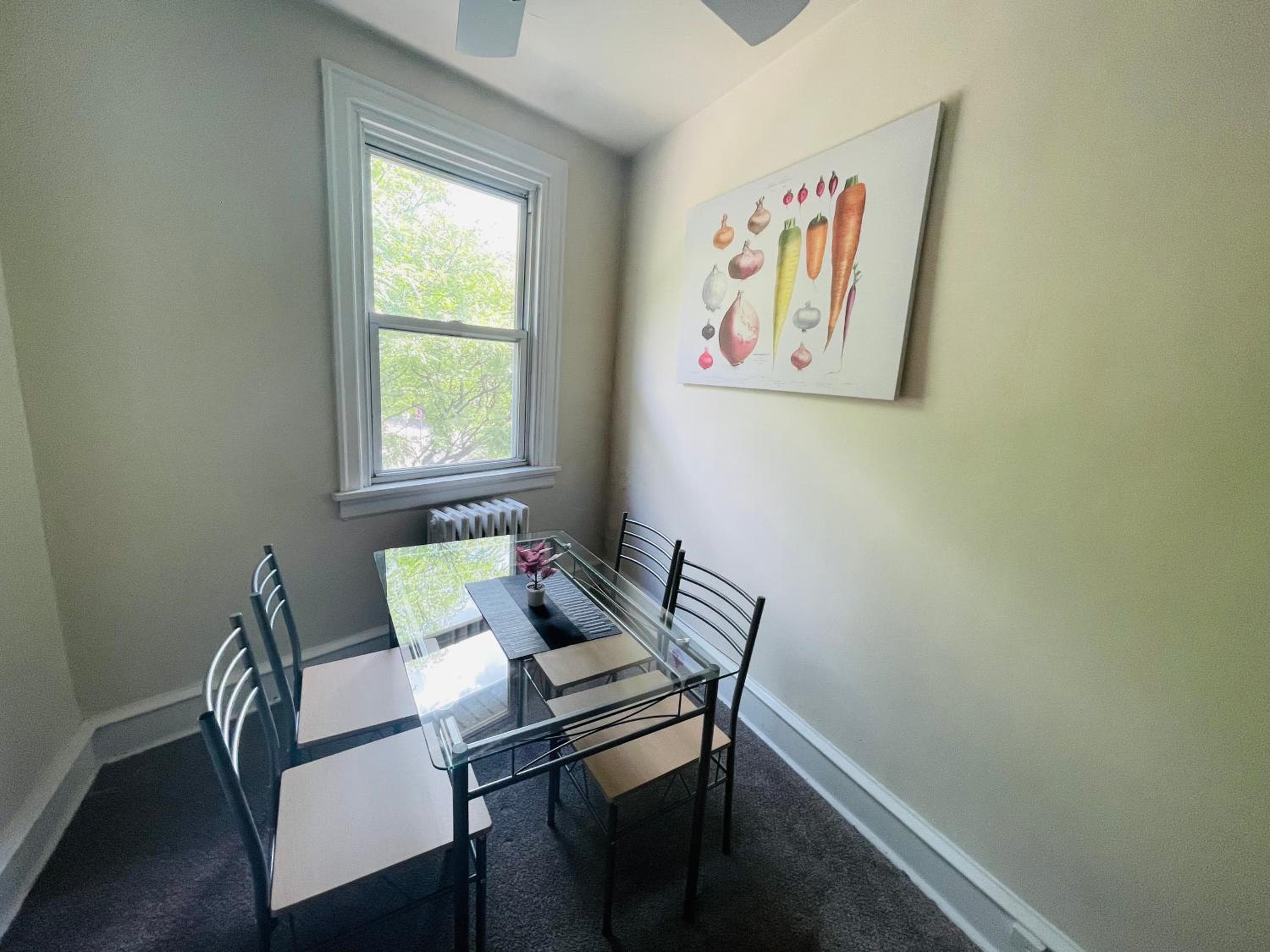 Convenient, Clean 1-br Keswick-