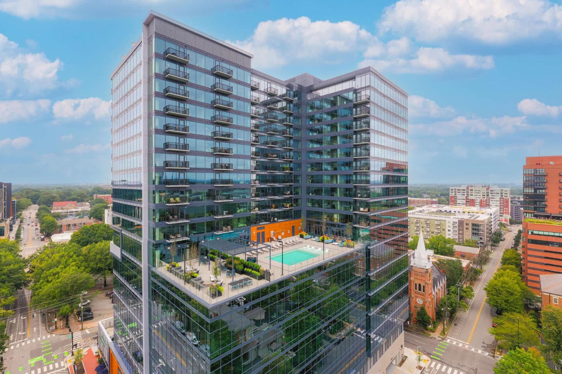 High-Rise Apt Raleigh Free Parking & Sunset View 1