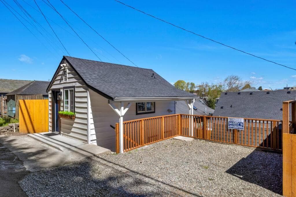 Rucker Avenue Cozy Bungalow