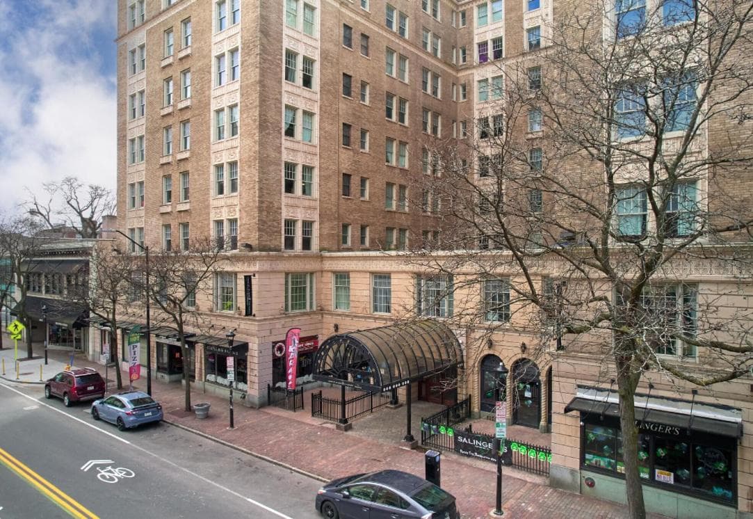 East 225 I Modern Studio in Downtown Rochester