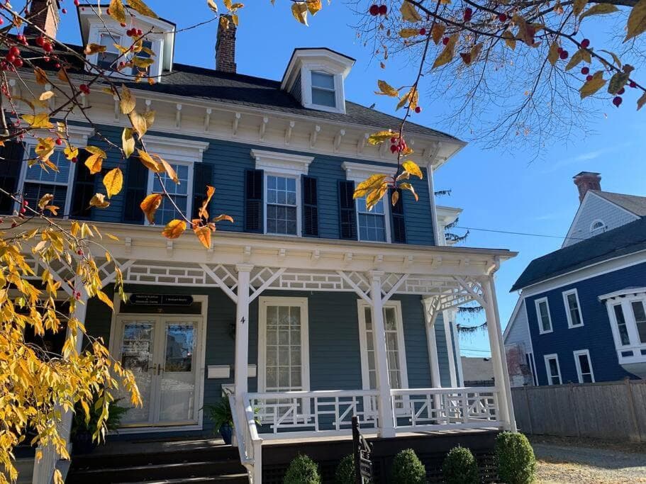 C&J Signature Stays 1864 Downtown Morristown apartment