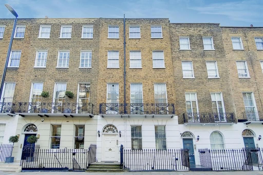 Studio steps from Marylebone St