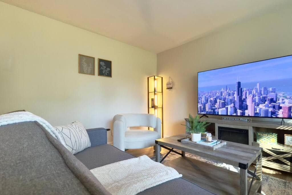 Sleek 1BR Getaway Ideal Spot Near O'Hare