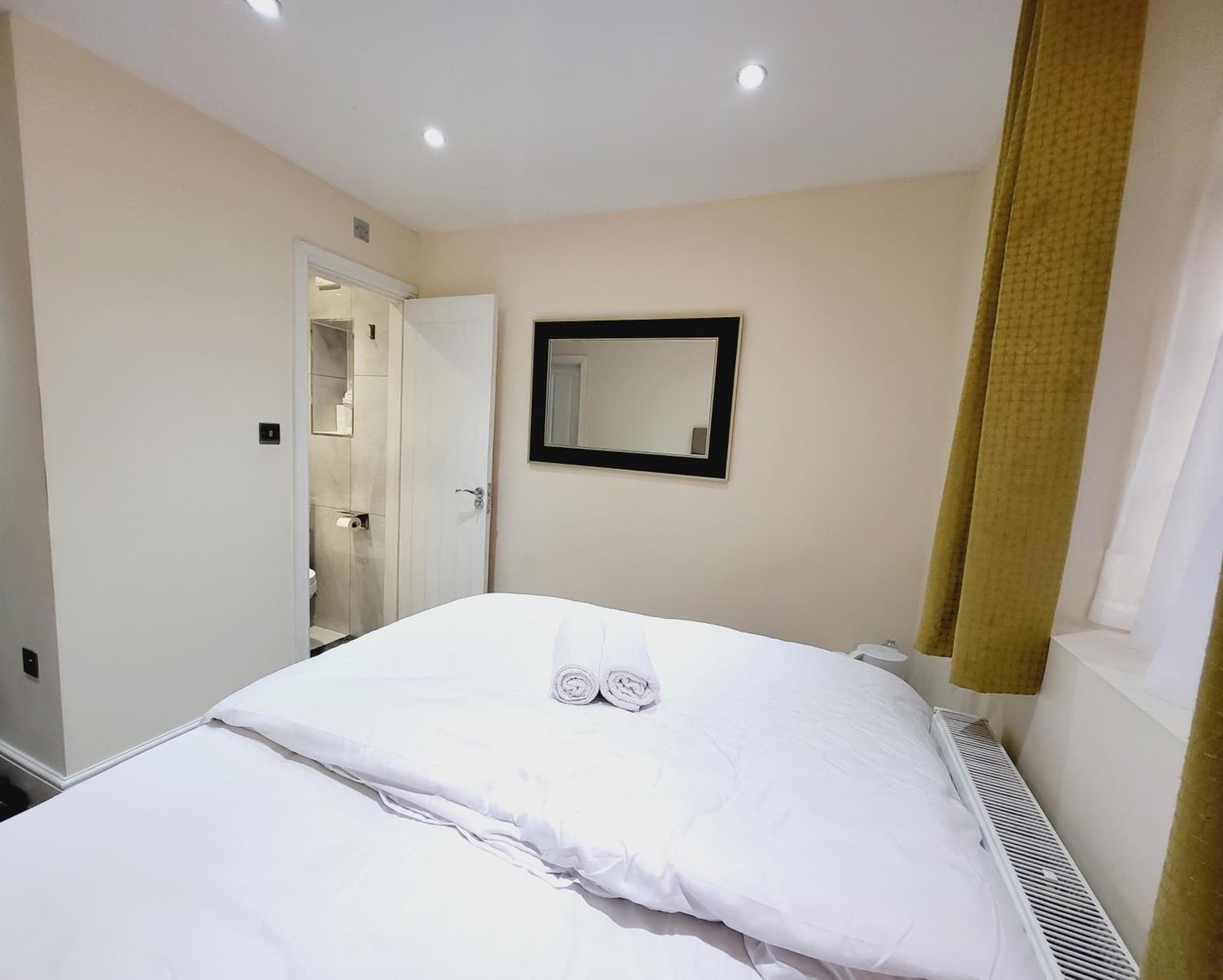 Modern En-Suite Garden View Room