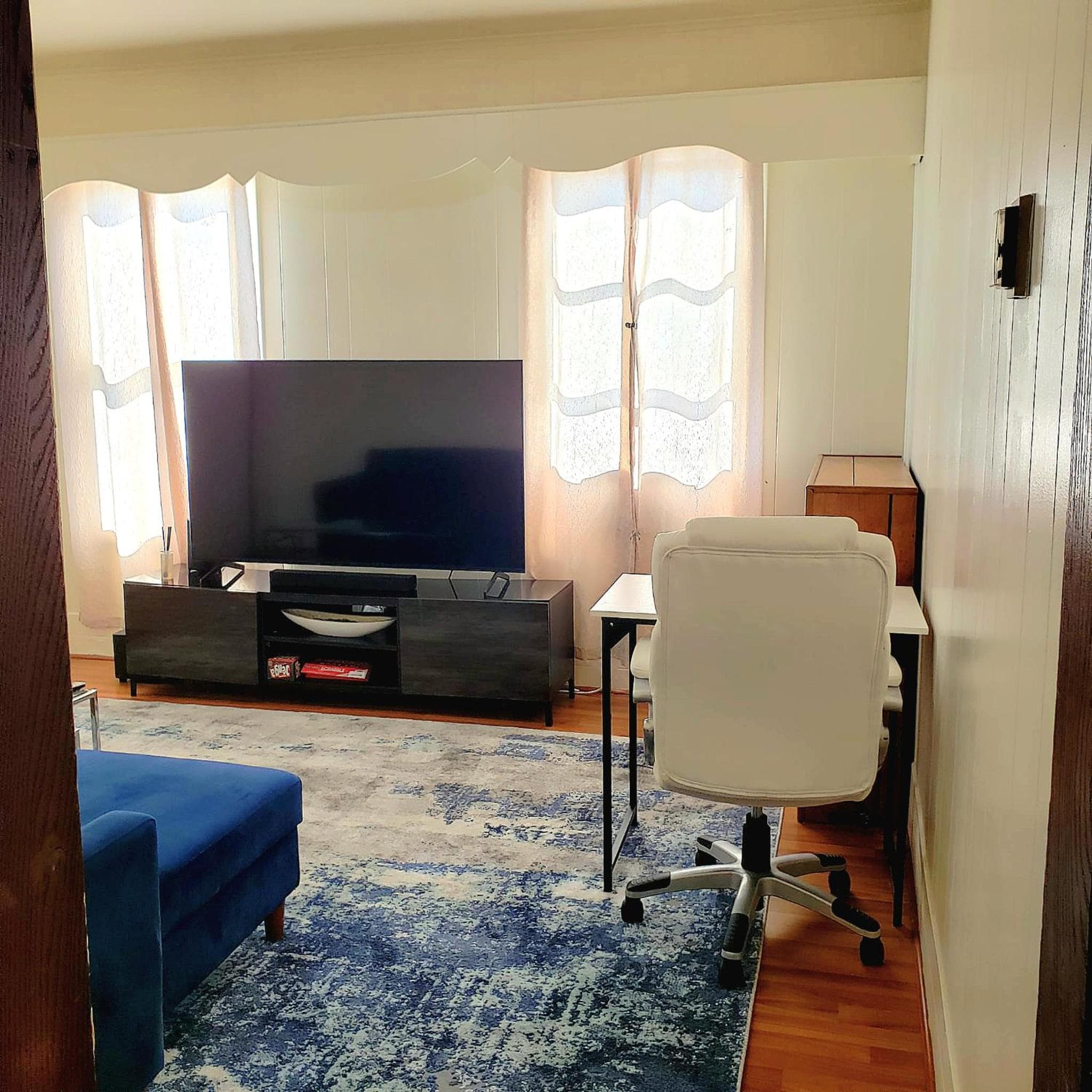 Newly Renovated & Comfortable 2 Bedroom Apartment