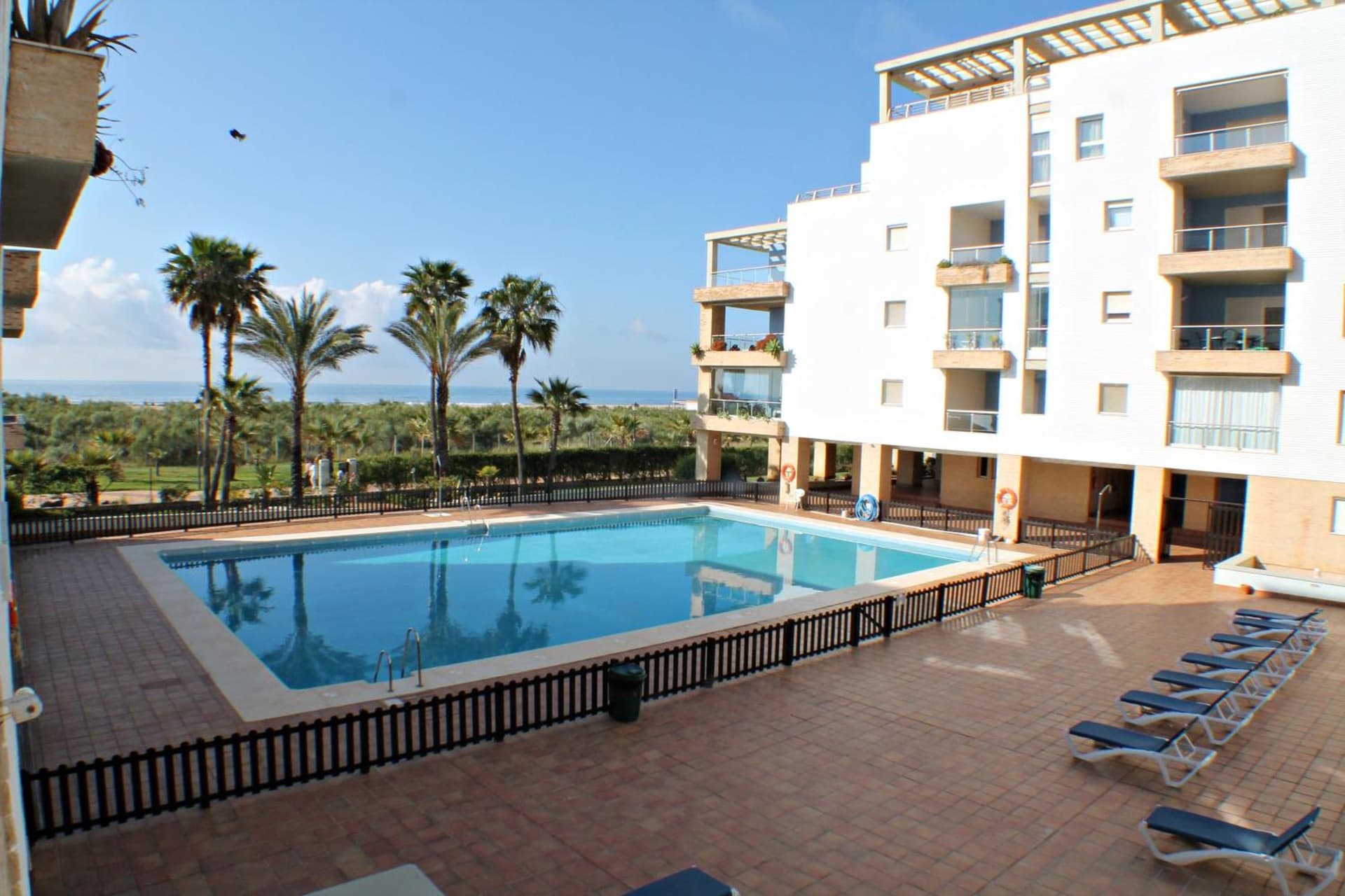Apartamentos Espigón Levante Piscina y zonas verdes by Also A01-00358
