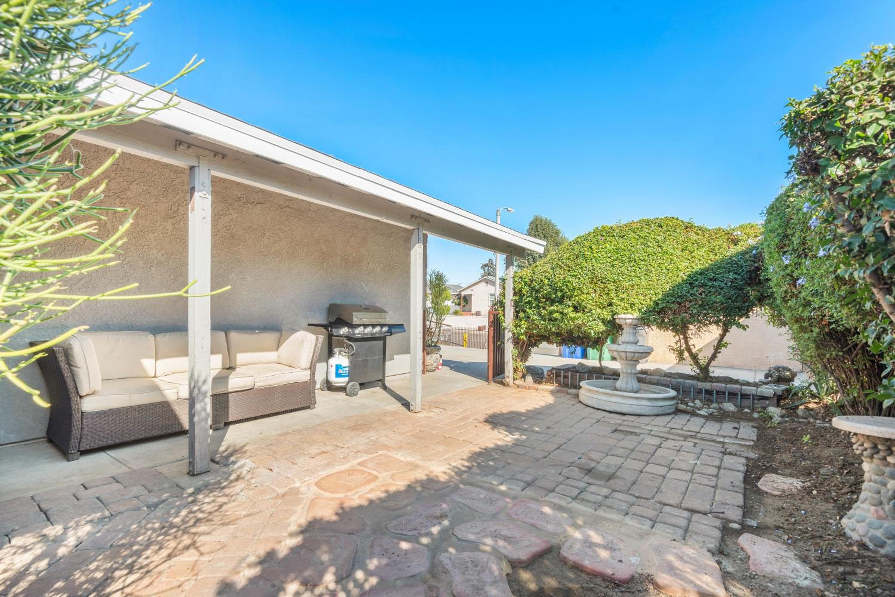 Gated 6beds 2garage home near Disney other LA attraction