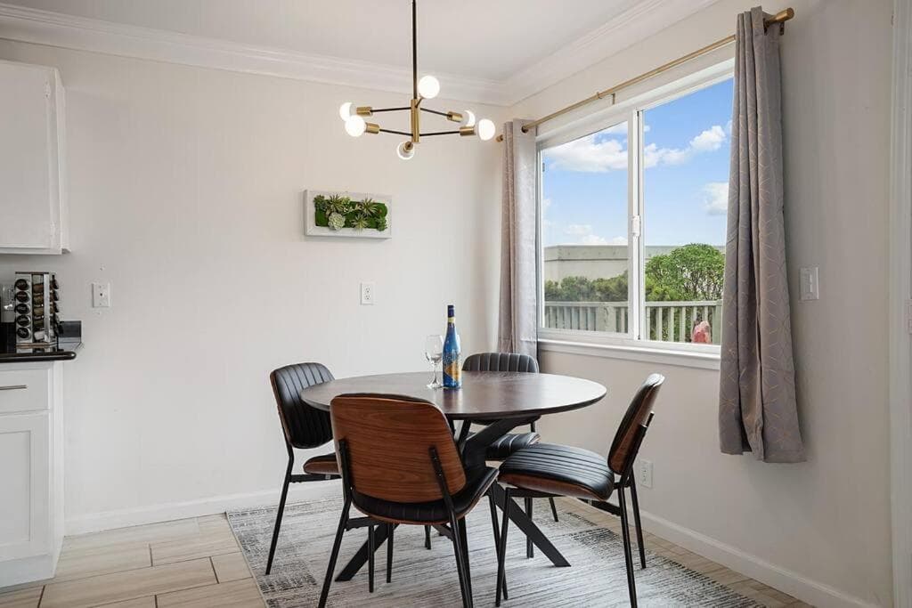 Charming 2Beds with Mountain & Ocean Views