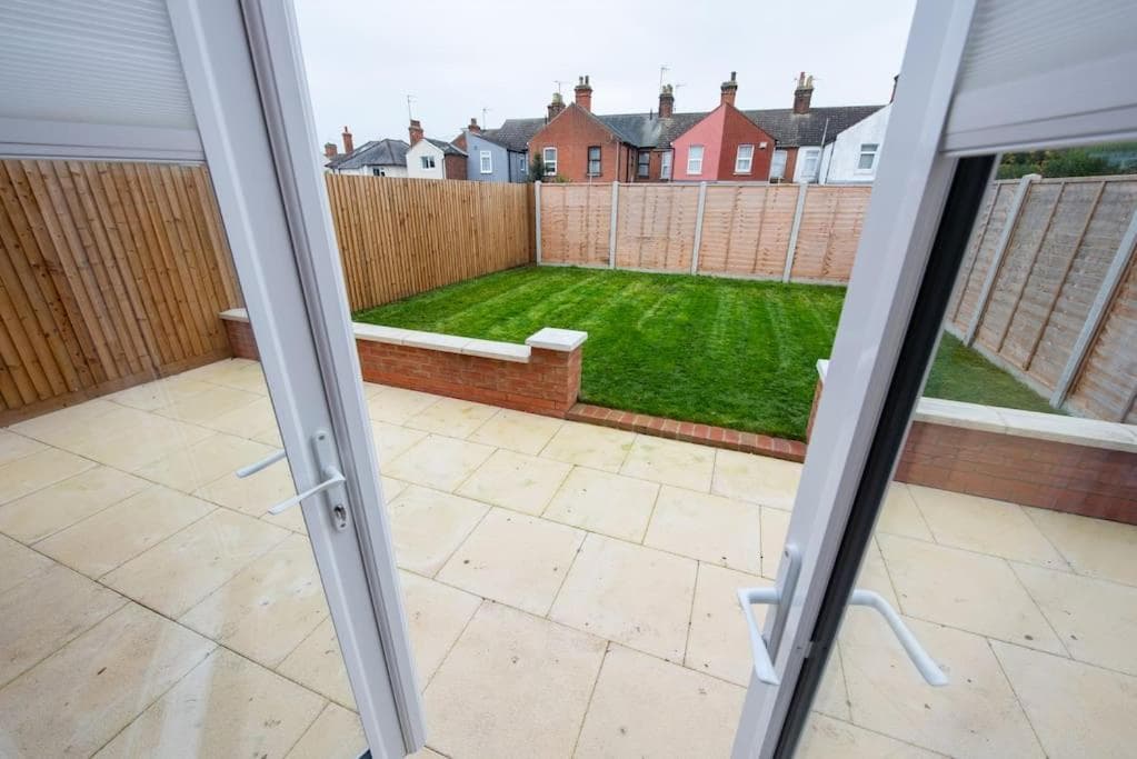 3 Bed 2 Bath Detached House Sky TV Parking