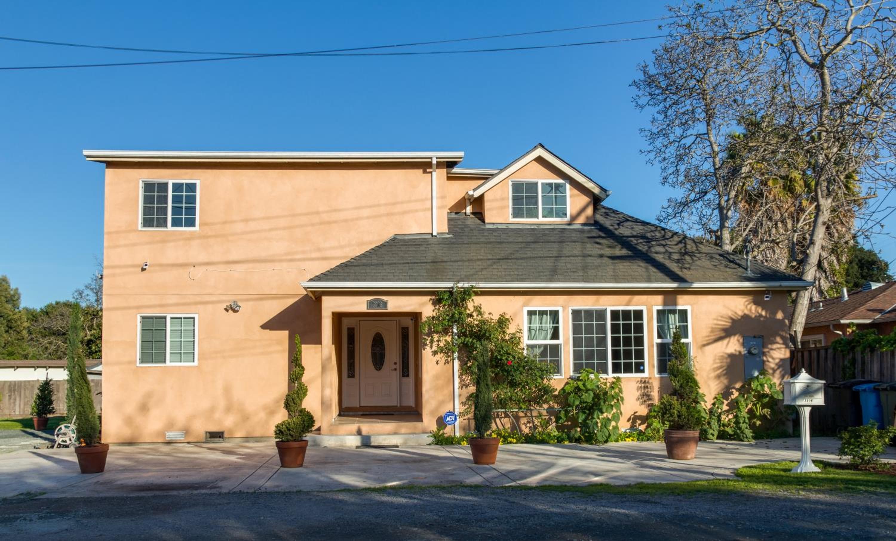 Spacious bright room in Prime Silicon valley location
