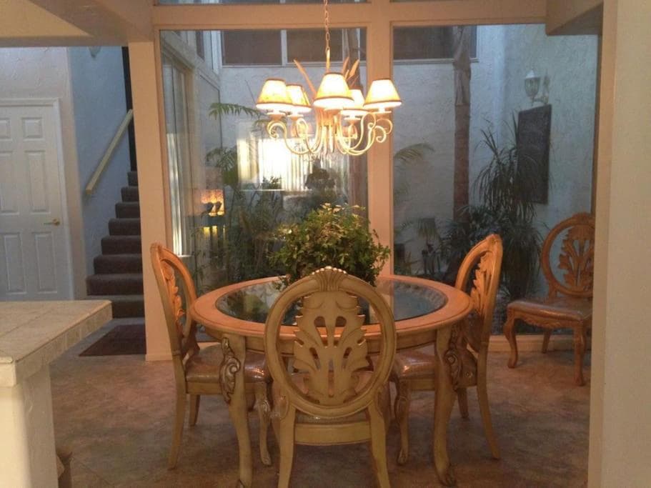 Tropical Condo in South Palm Desert Requires 28 Night Minimum Stay