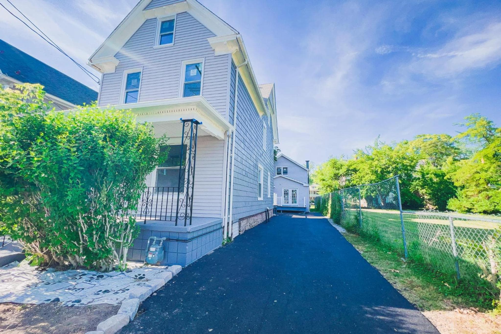 2 Homes, 1 Stay-7BR Niagara Falls Compound