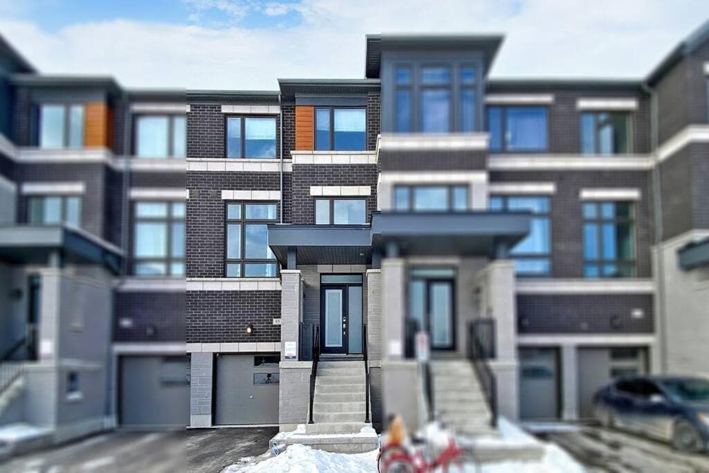 Entire Modern Townhouse Ajax