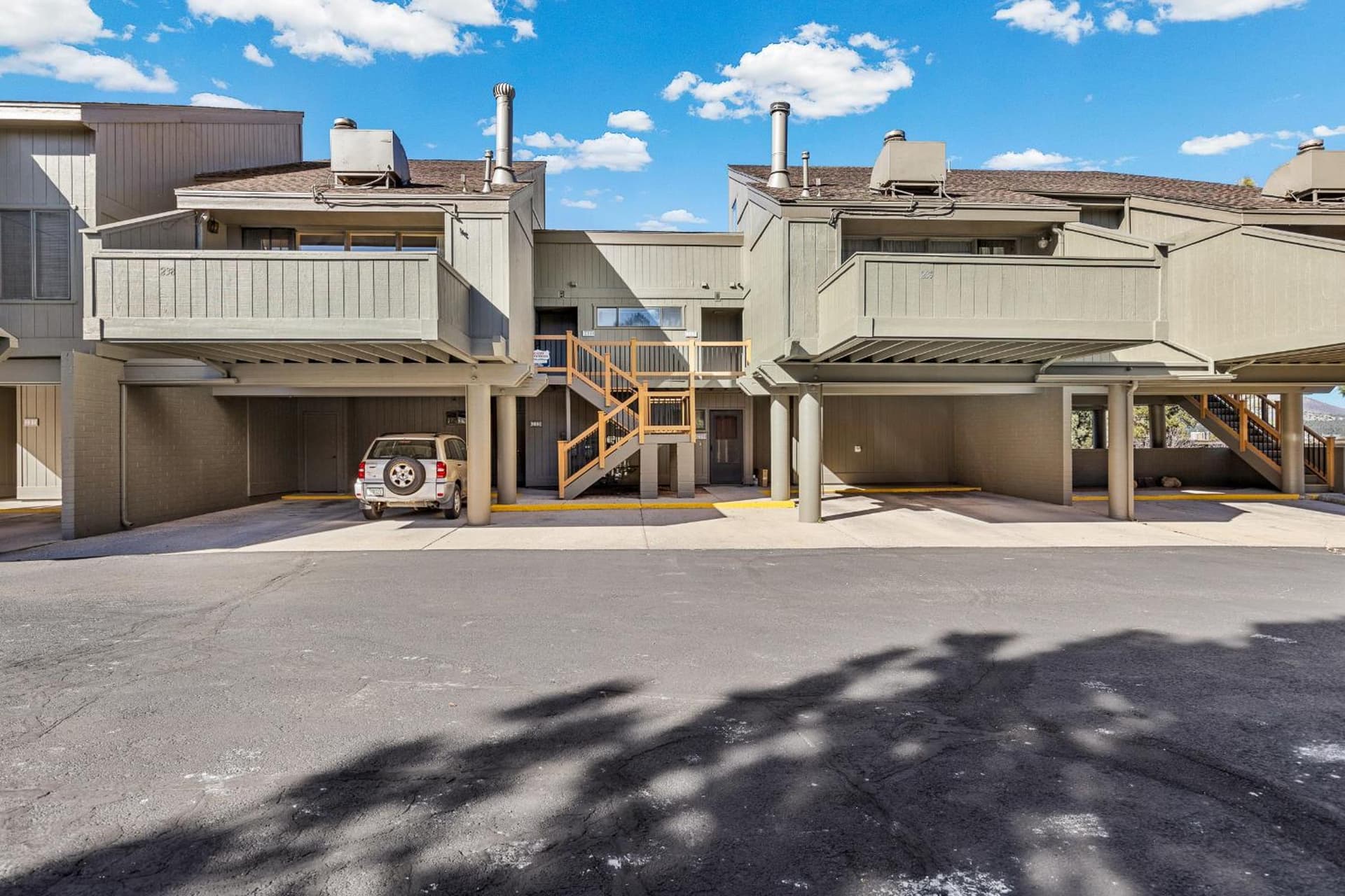 Charming Country Club Condo with Loft & Fireplace